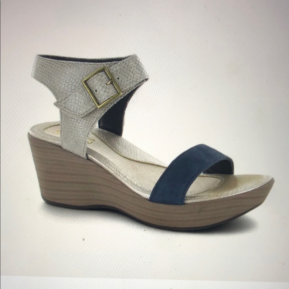 NAOT Women’s Caprice Wedge Sandals in Neutral Beige and Navy Size 8 NWOT